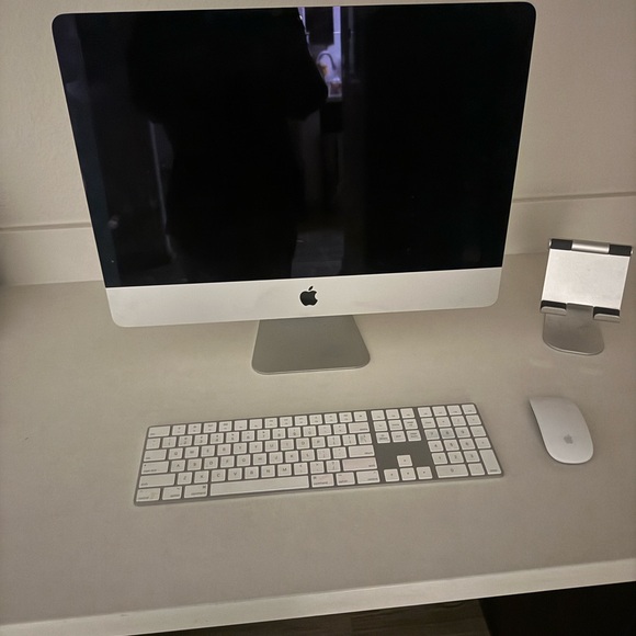 Apple Other - Apple Silver All-in-One Desktop